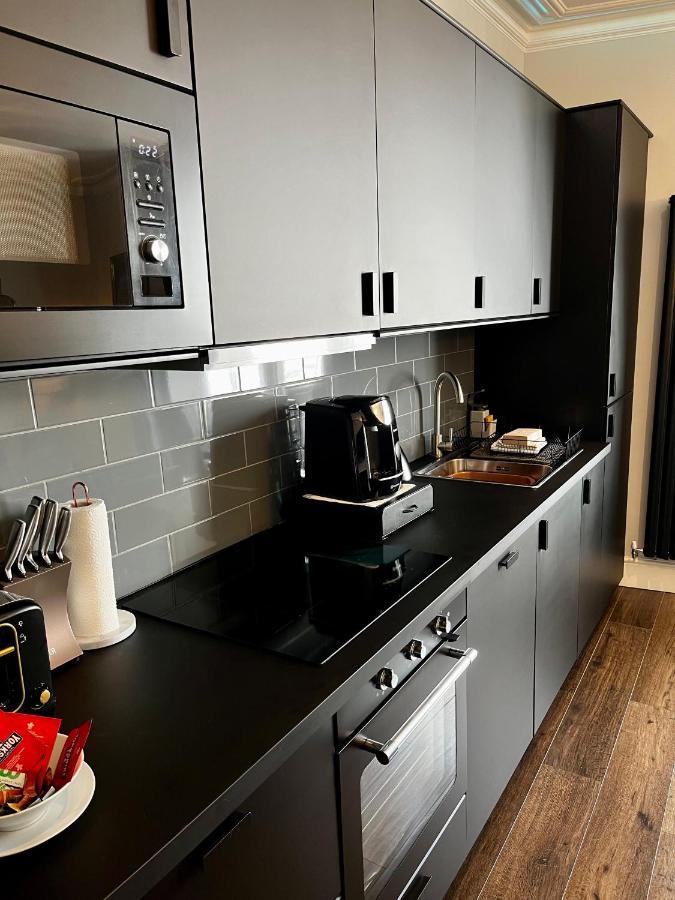 The Mews Boutique Deluxe Apartments, Sleep 2-6 People , Central Location, Free Parking Windermere Exterior foto